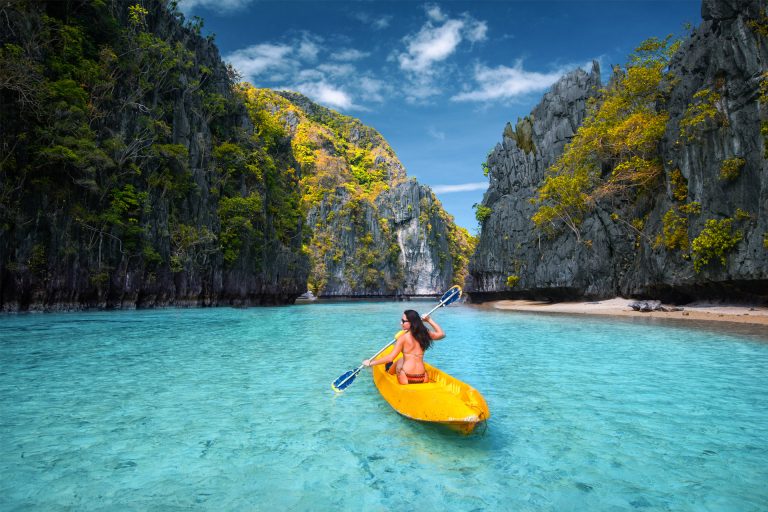 kayak_big_Lagoon_El_Nido_Palawan-768×512